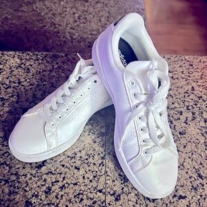 Adidas Grand Court white size 8